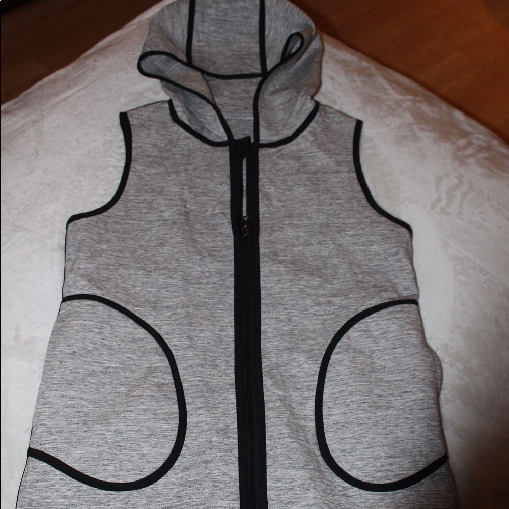 lululemon Insculpt reversible gray vest size 6